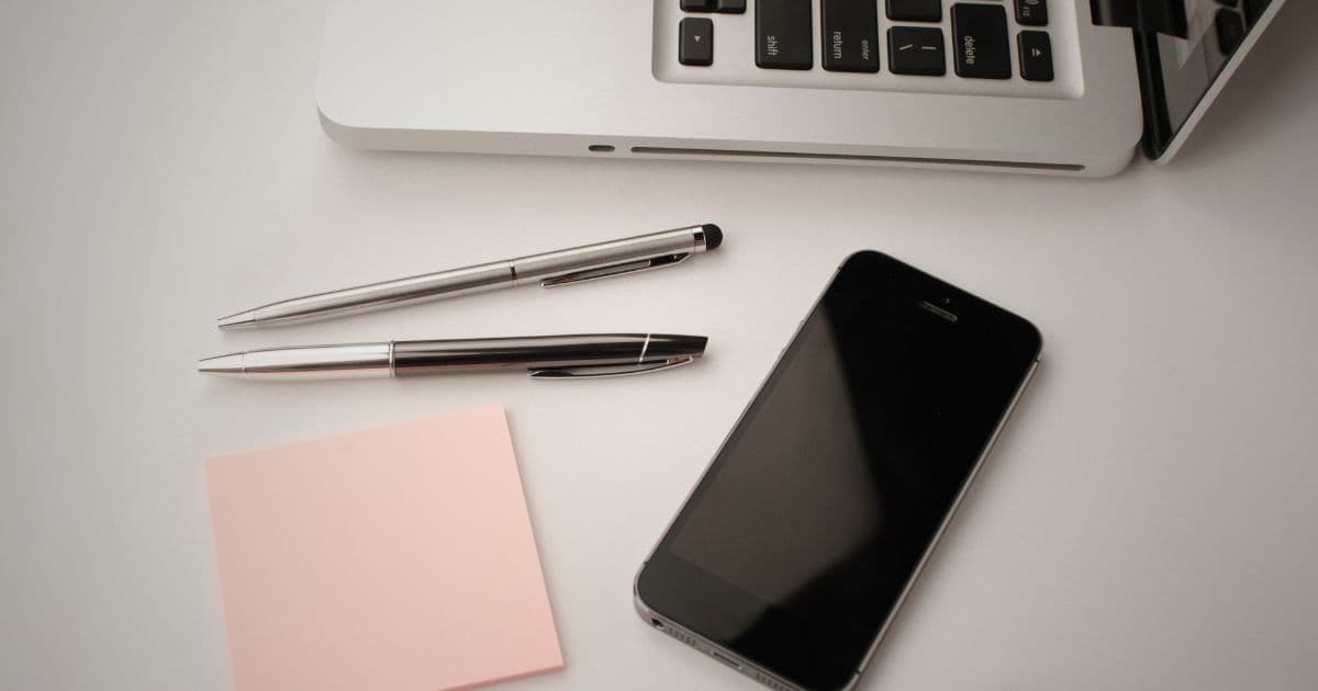 phone-placed-on-office-desk-during-the-job-interview