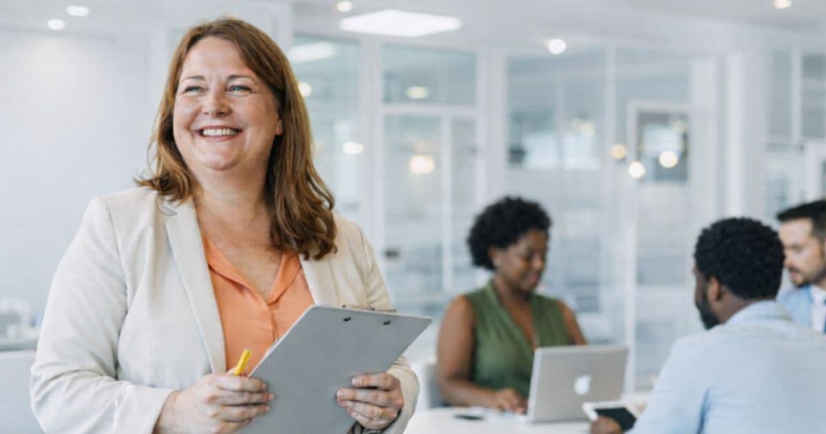 HR leader discussing outplacement services with employee during layoff transition to protect employer brand